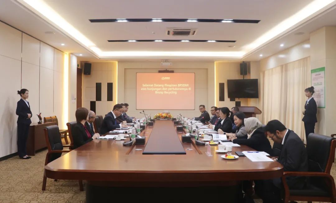 20231208-1-印尼工業(yè)部、莫羅瓦利金屬工業(yè)理工學(xué)院、佛山職業(yè)技術(shù)學(xué)院蒞臨邦普循環(huán)交流訪問.jpg